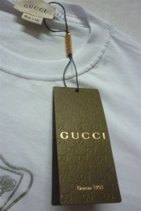 Etiqueta Gucci .